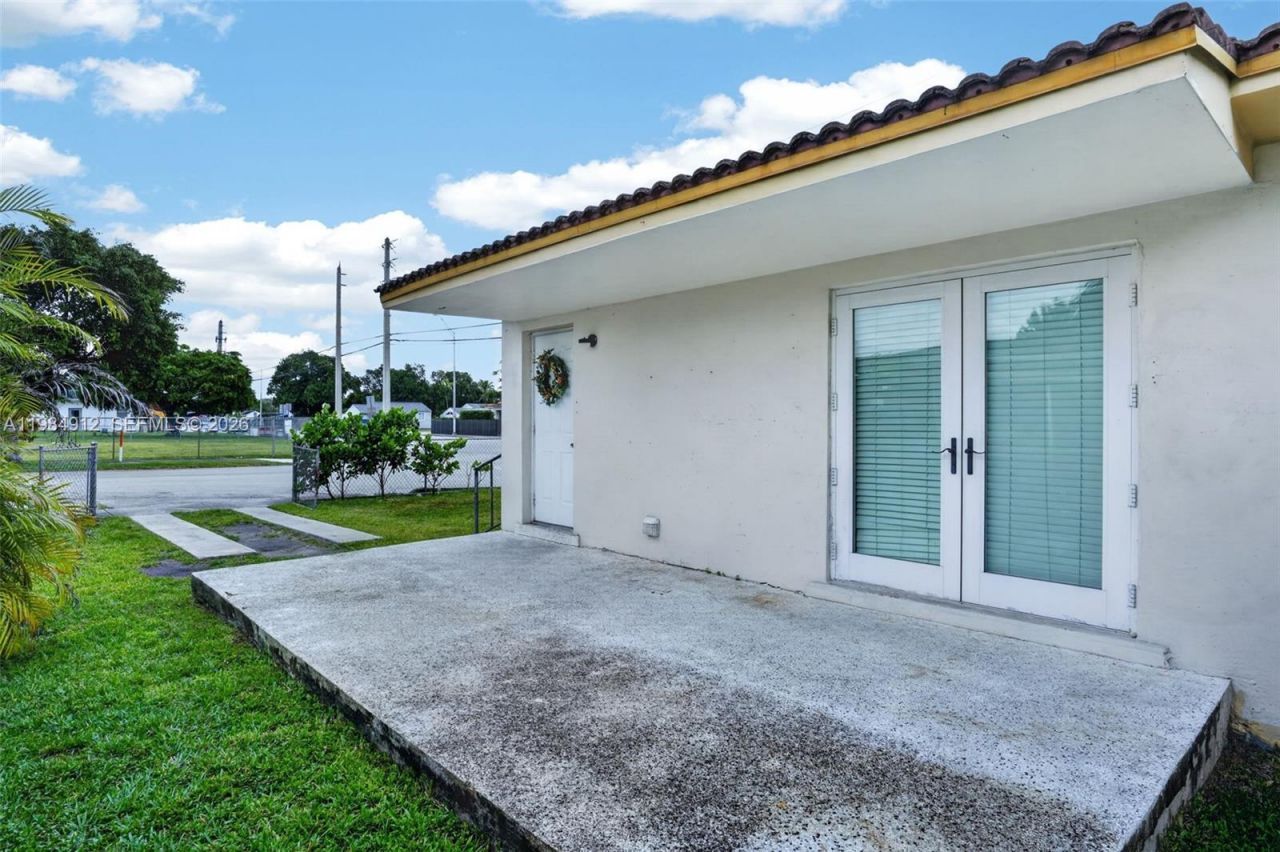 3900 SW 67th Ave, Miami, FL 33155 Photo