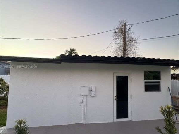 9633 SW 11th Ter , Miami, FL 33174