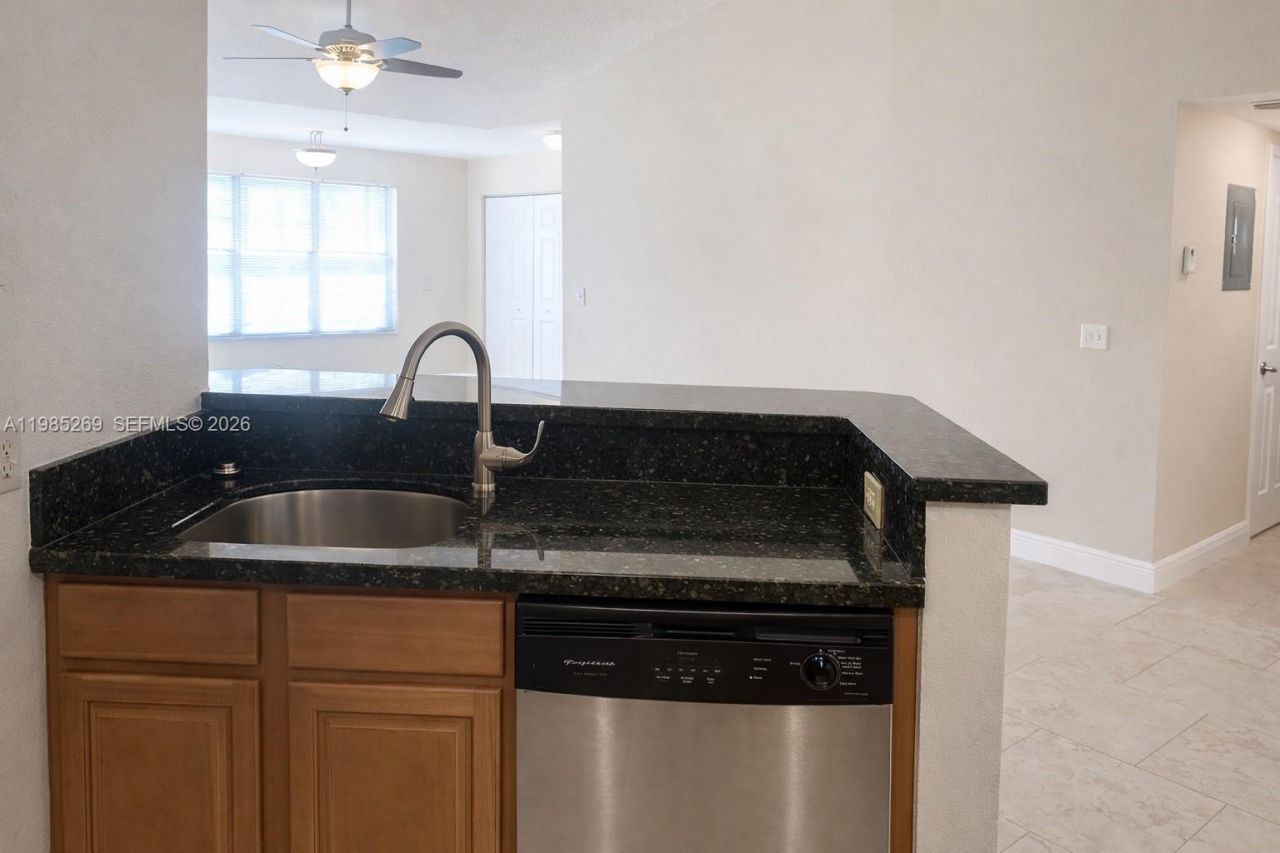 3410 N Pinewalk Dr N , Unit 827, Margate, FL 33063 Photo