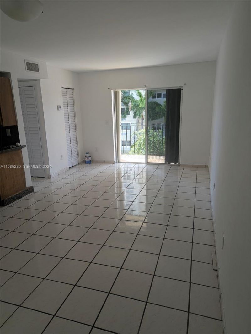 1051 SW 1st St , Unit 411, Miami, FL 33130 Photo
