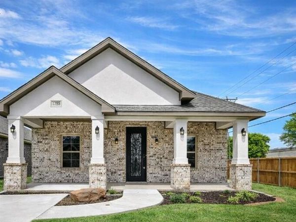 1102 Fort Worth Street, Grand Prairie, TX 75050