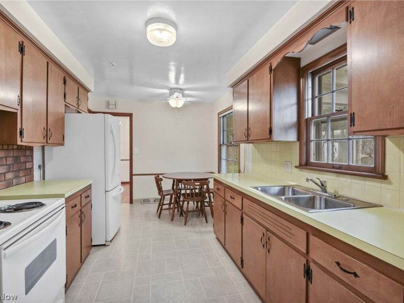 25891 Chaucer Drive, Westlake, OH 44145 Photo 3