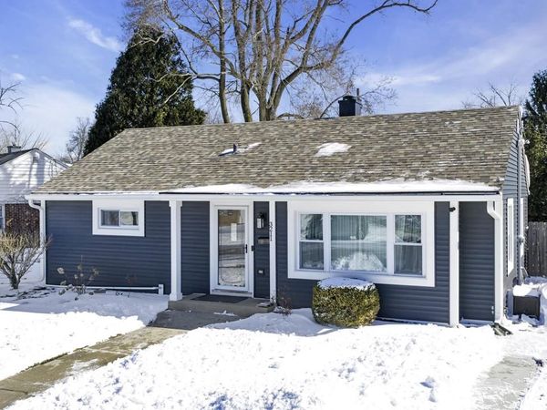 3211 Lakeview CIRCLE, Racine, WI 53402