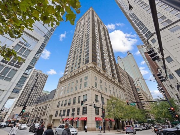 10 E Delaware Street , Unit 27E, Chicago, IL 60611