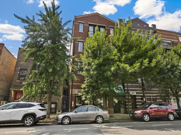 1927 W Belmont Avenue , Unit 3, Chicago, IL 60657