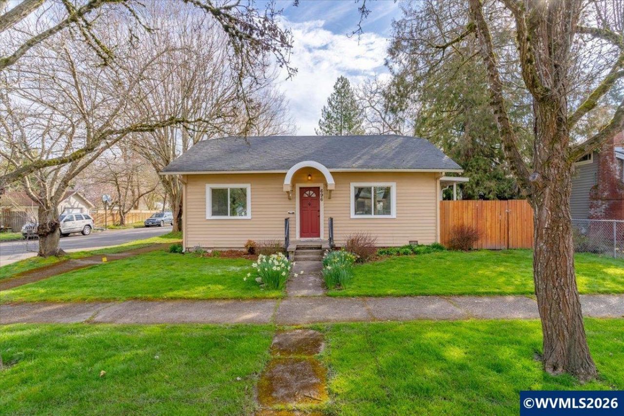 696 Breys Av Ne, Salem, OR 97301 Main Photo