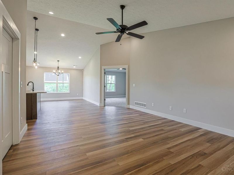 5017 Waterford Lane, Middletown, OH 45042 Photo 9
