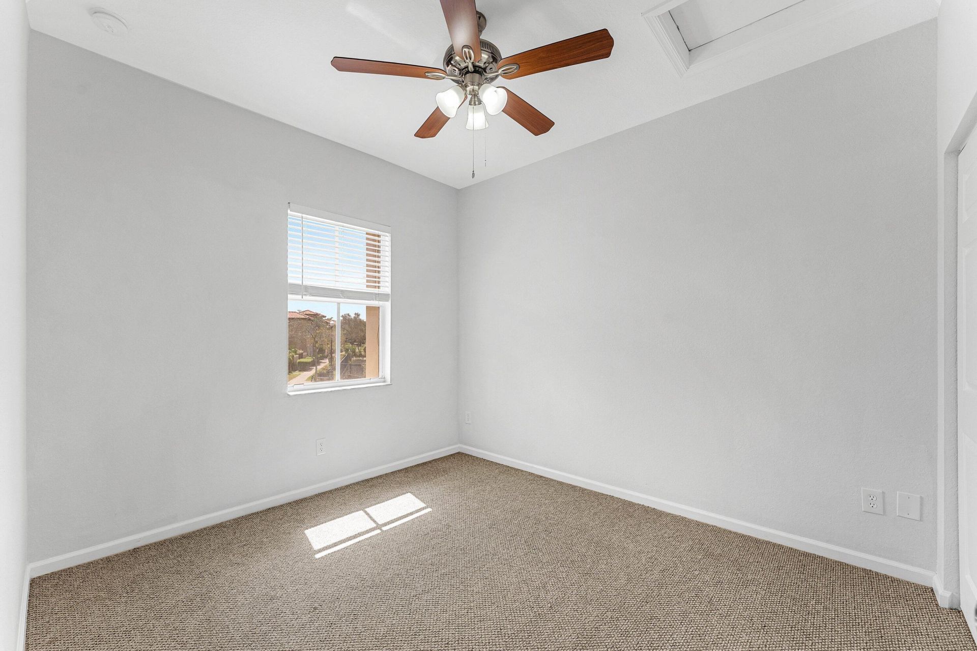 6515 Diamond Springs Terrace, Unit 2404, West Palm Beach, FL 33411 Photo