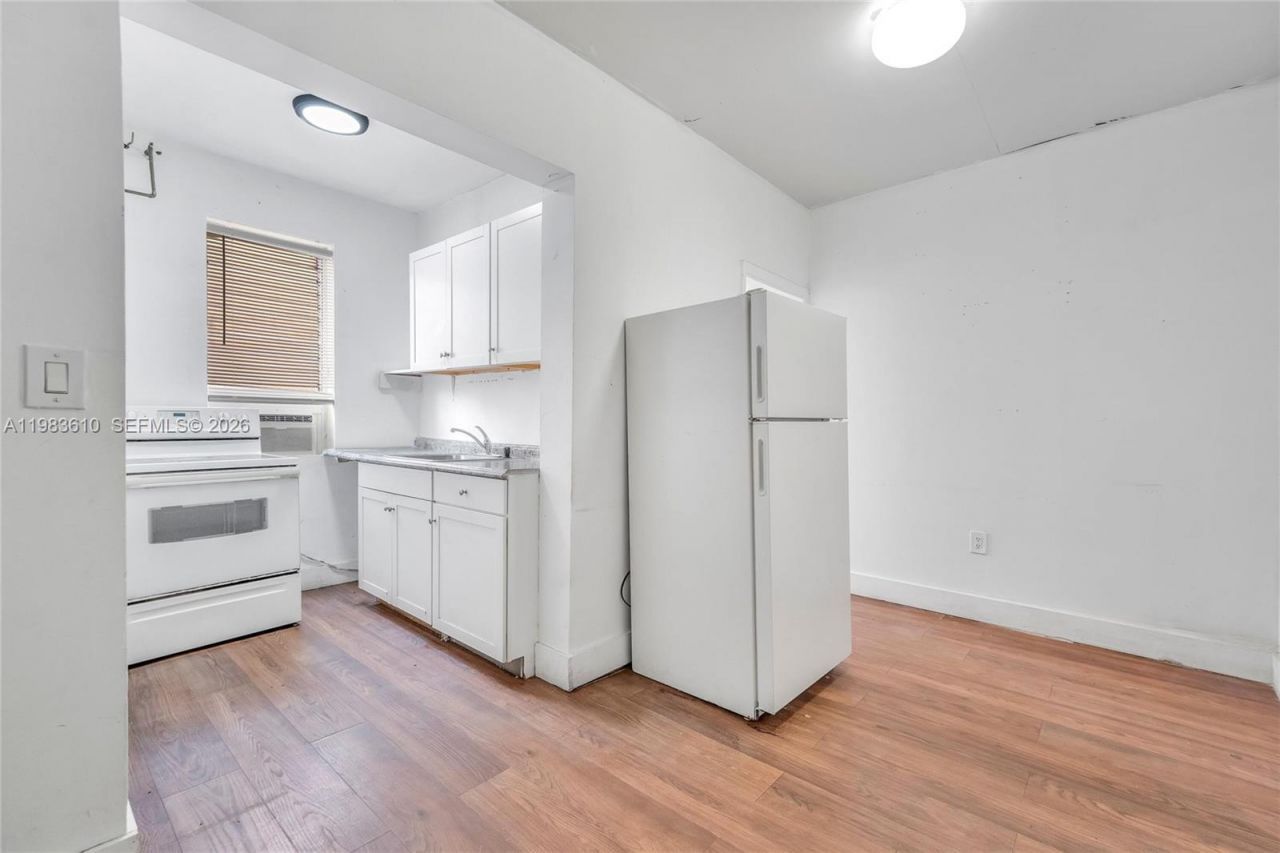 1554 SW 5th St, Unit 11c, Miami, FL 33135 Photo