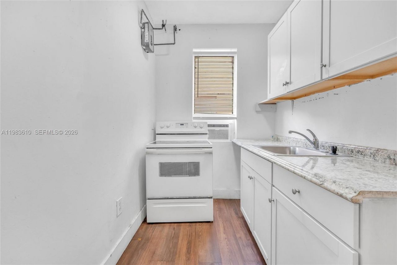 1554 SW 5th St, Unit 11c, Miami, FL 33135 Photo