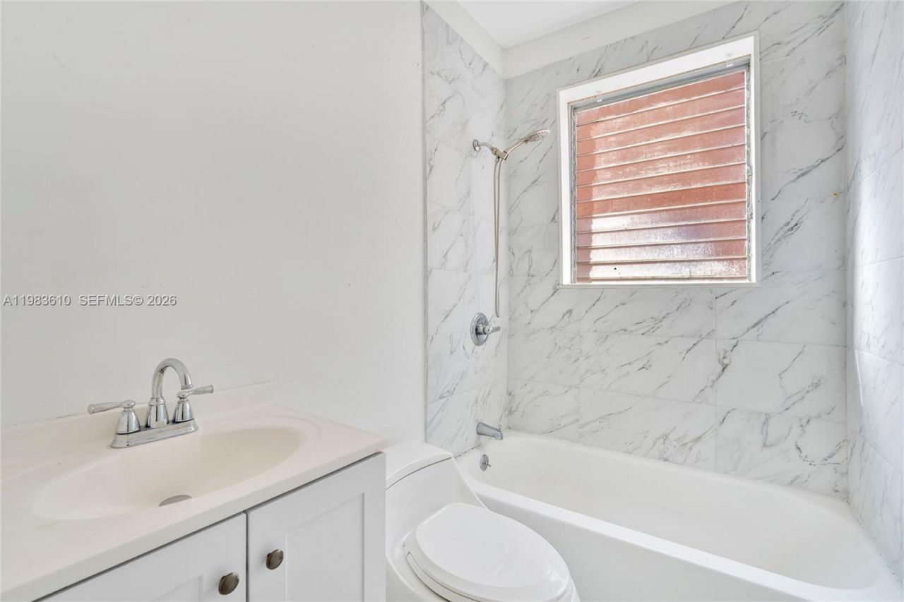 1554 SW 5th St, Unit 11c, Miami, FL 33135 Photo