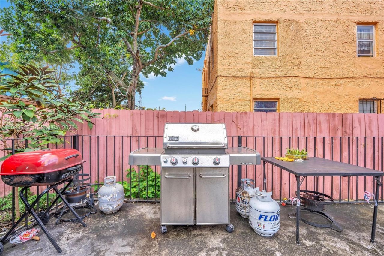 1554 SW 5th St, Unit 11c, Miami, FL 33135 Photo
