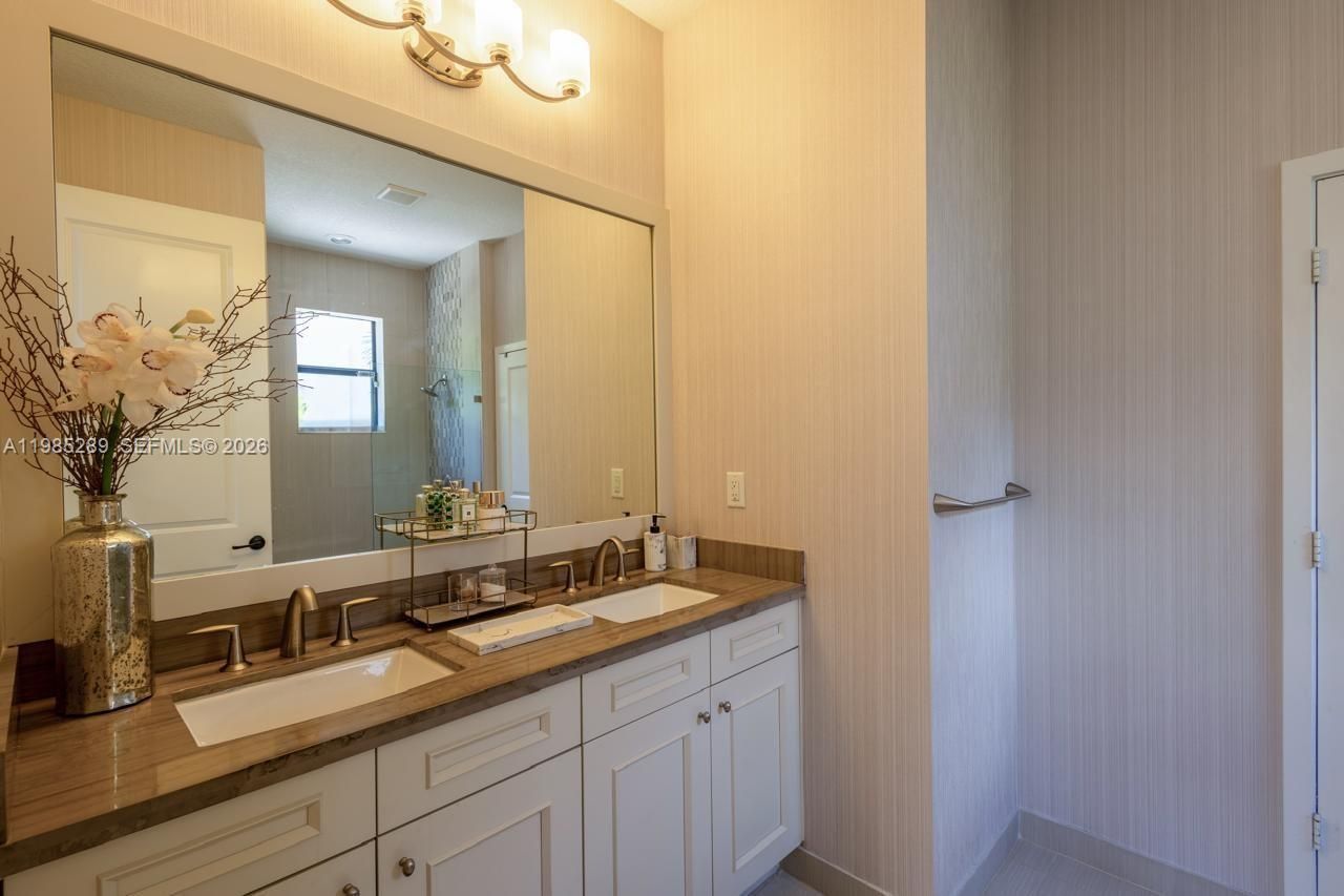 9602 W 35th Ln , Hialeah, FL 33018 Photo