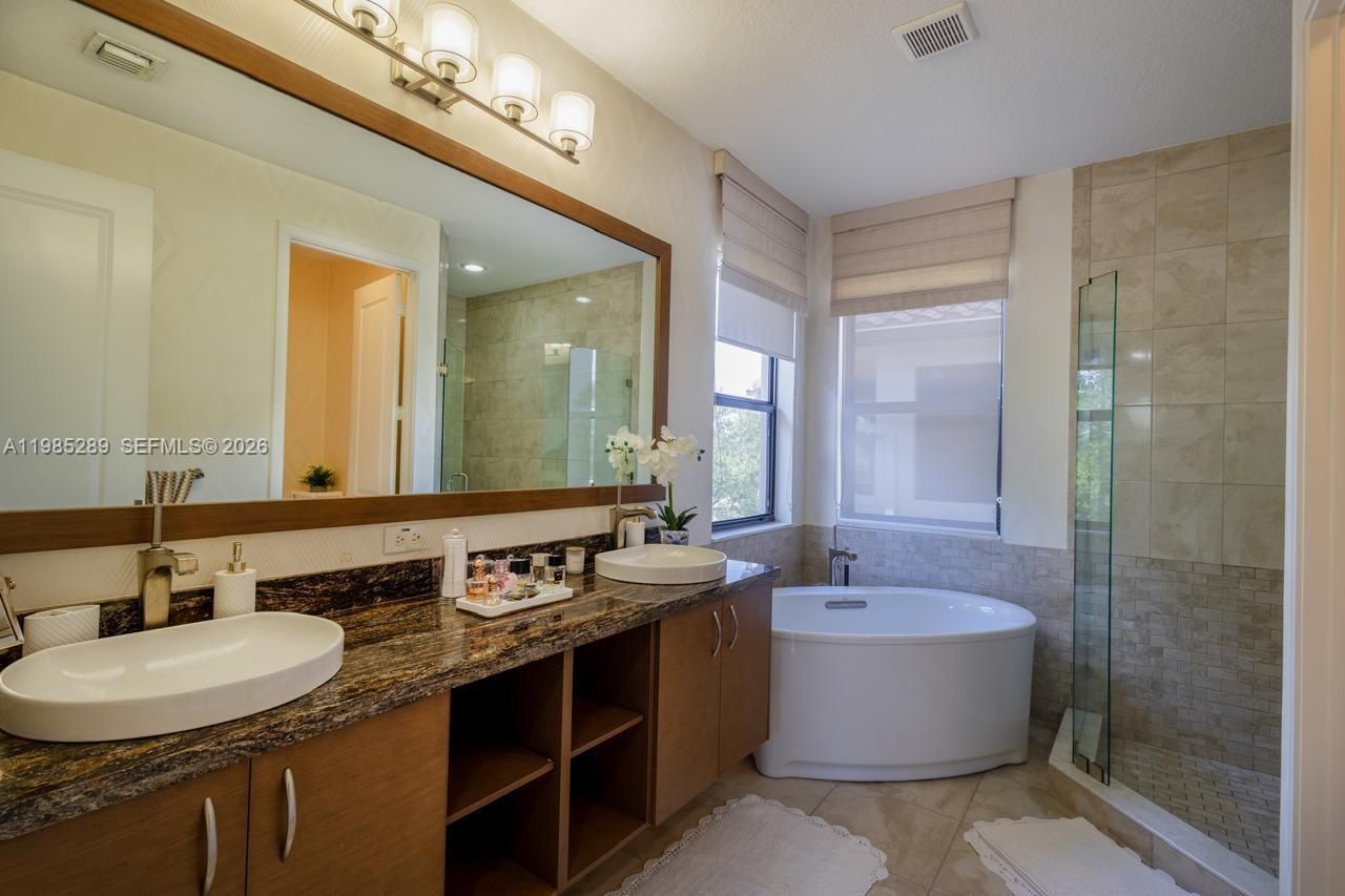 9602 W 35th Ln , Hialeah, FL 33018 Photo