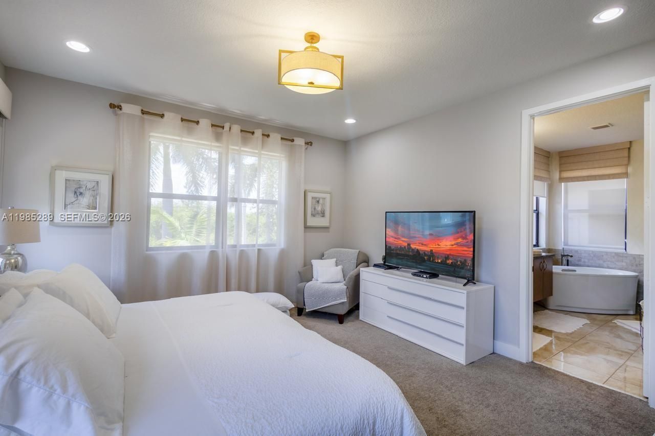 9602 W 35th Ln , Hialeah, FL 33018 Photo