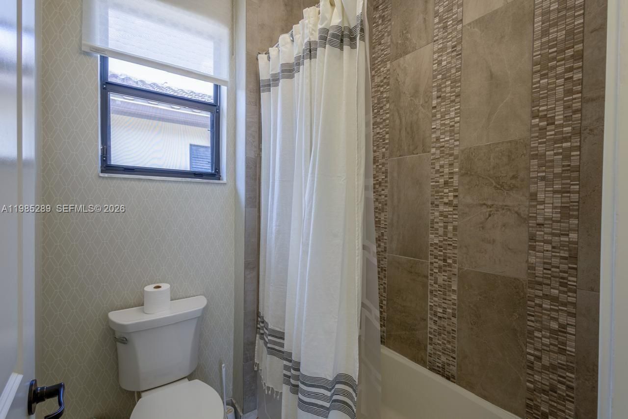 9602 W 35th Ln , Hialeah, FL 33018 Photo