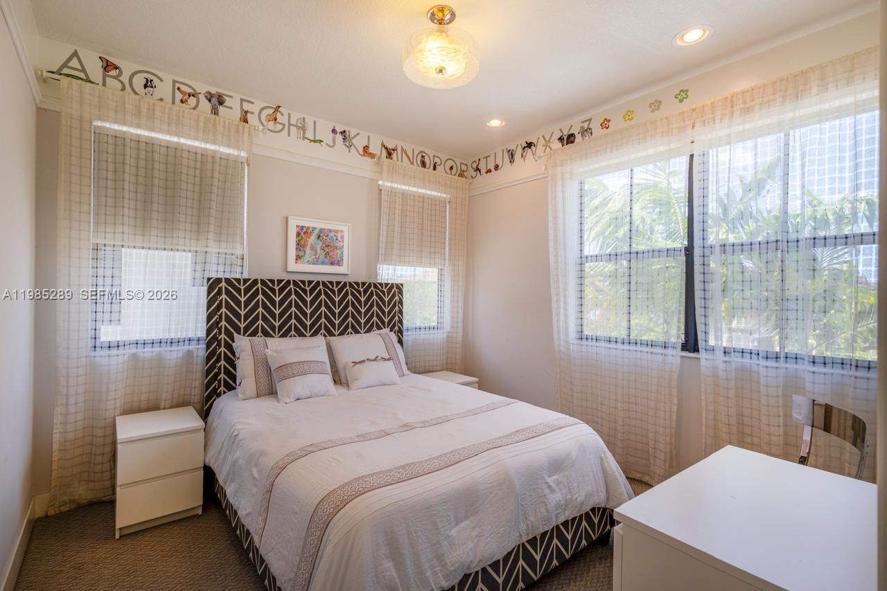 9602 W 35th Ln , Hialeah, FL 33018 Photo