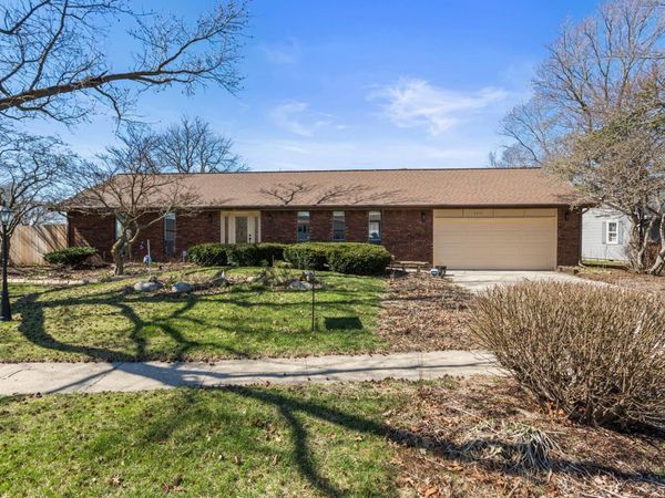 2317 Brookshire Drive E, Champaign, IL 61821