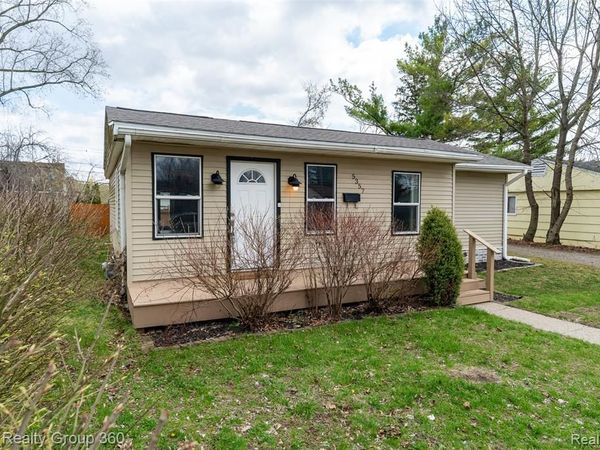 5357 Military Avenue, Brighton Twp, MI 48116