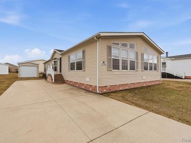 37319 Stone Way, New Haven Vlg, MI 48048