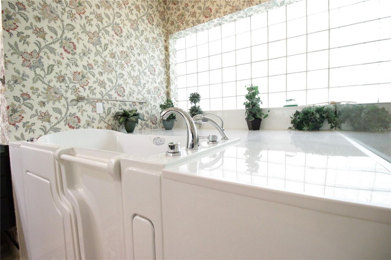 5717 NW 43rd Road, Gainesville, FL 32606 Photo