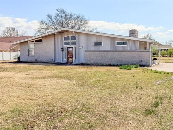 1625 Arlington Street, Ada, OK 74820