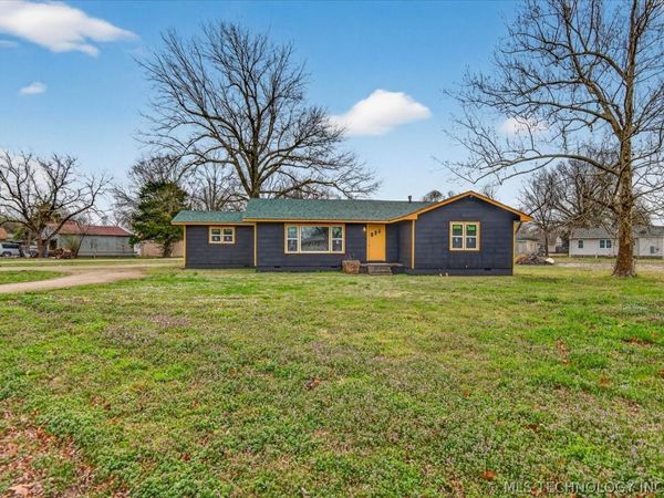 507 W Russell Avenue , Nowata, OK 74048