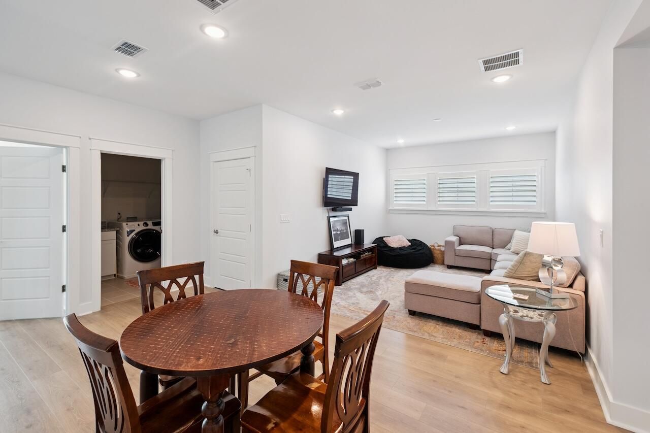 1684 Farmers Way Photo 34