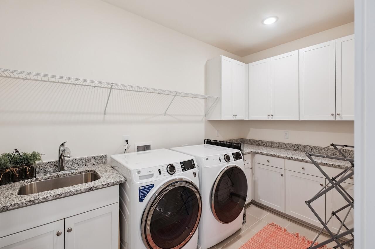 1684 Farmers Way Photo 35