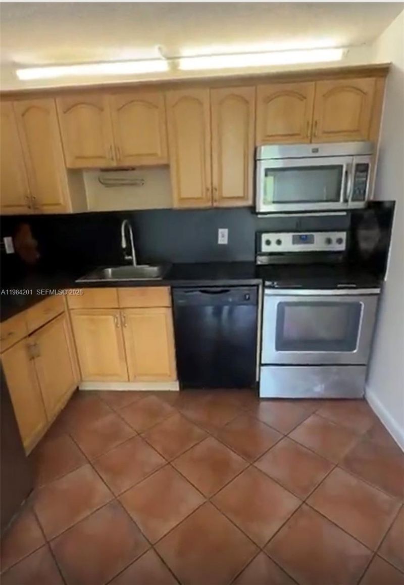 1801 S Treasure Dr, Unit 414, North Bay Village, FL 33141 Photo