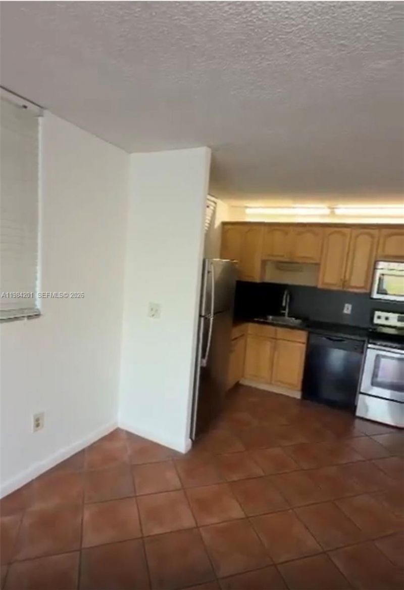 1801 S Treasure Dr, Unit 414, North Bay Village, FL 33141 Photo
