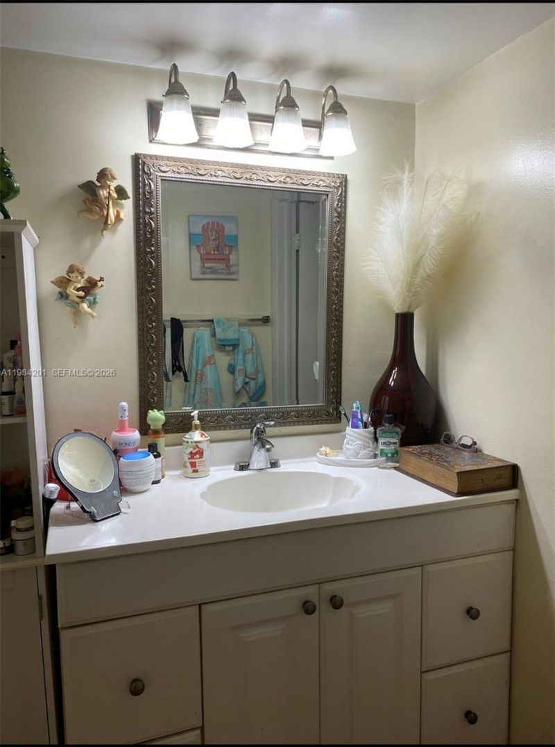 1801 S Treasure Dr, Unit 414, North Bay Village, FL 33141 Photo