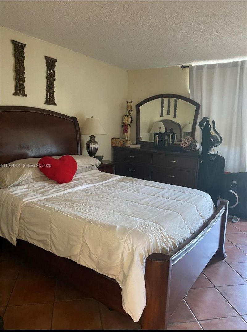 1801 S Treasure Dr, Unit 414, North Bay Village, FL 33141 Photo