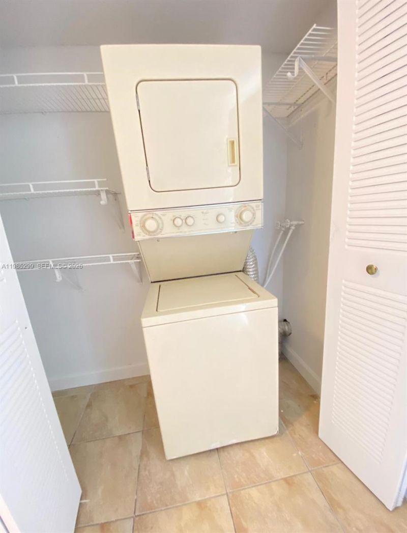 8290 Lake Dr, Unit 449, Doral, FL 33166 Photo