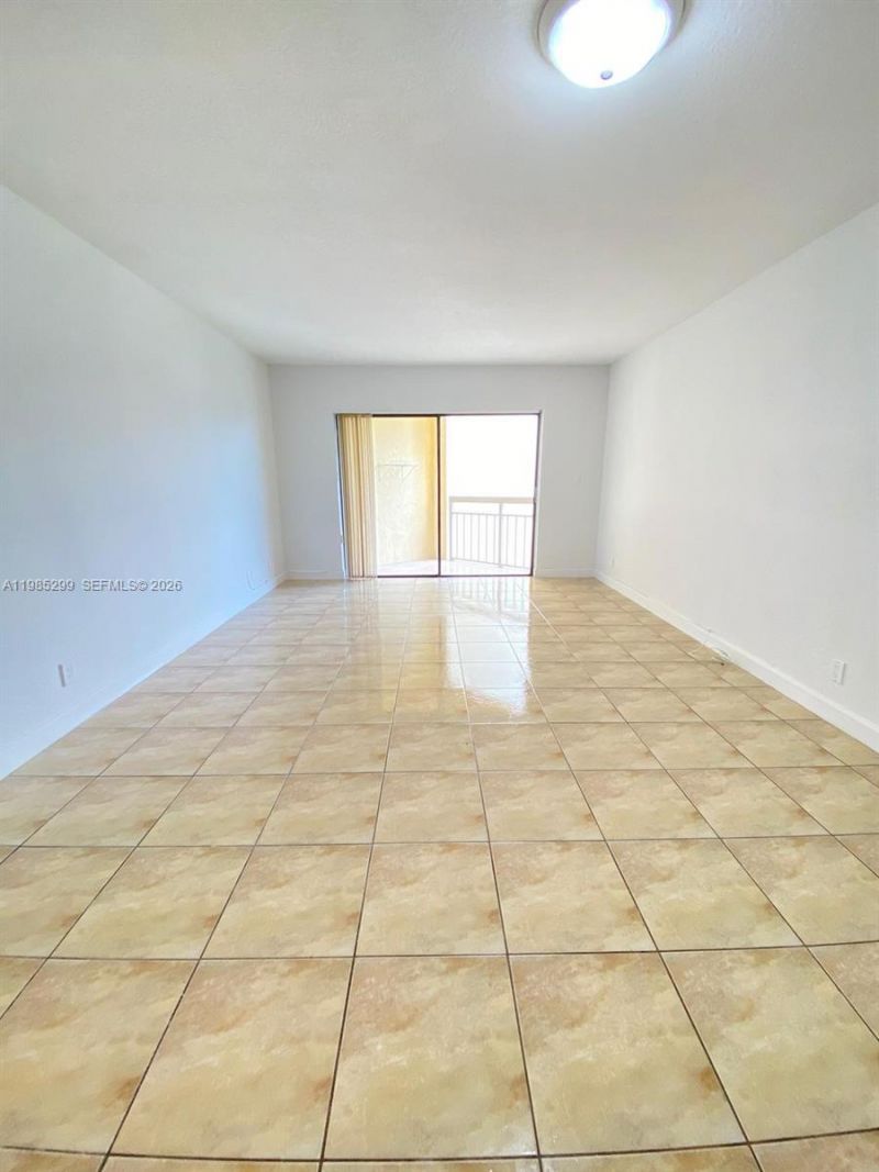 8290 Lake Dr, Unit 449, Doral, FL 33166 Photo