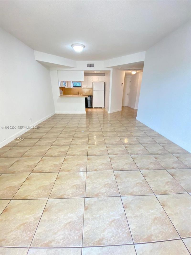 8290 Lake Dr, Unit 449, Doral, FL 33166 Photo