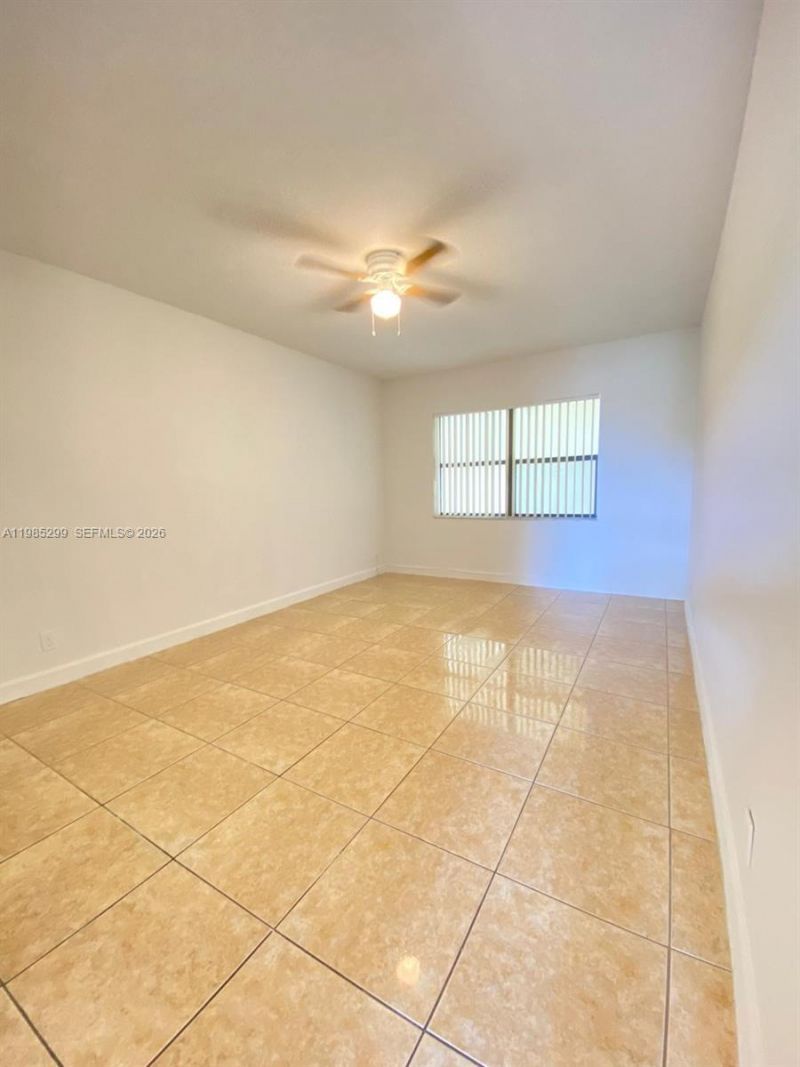 8290 Lake Dr, Unit 449, Doral, FL 33166 Photo