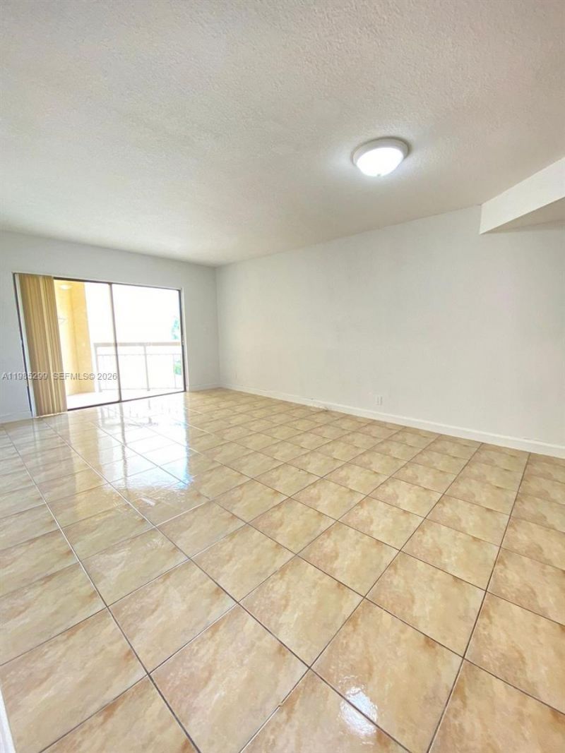 8290 Lake Dr, Unit 449, Doral, FL 33166 Photo