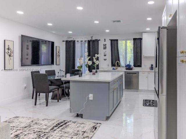 666 NE 164th Ter, Miami, FL 33162 Photo