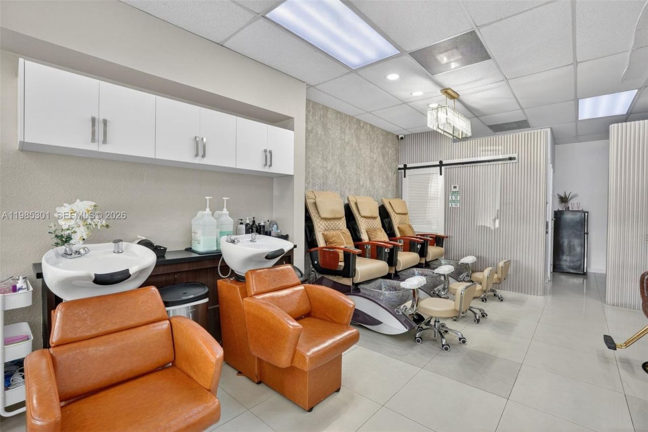 Full Service Beauty Salon On 8 Street, Miami, FL 33184 Photo