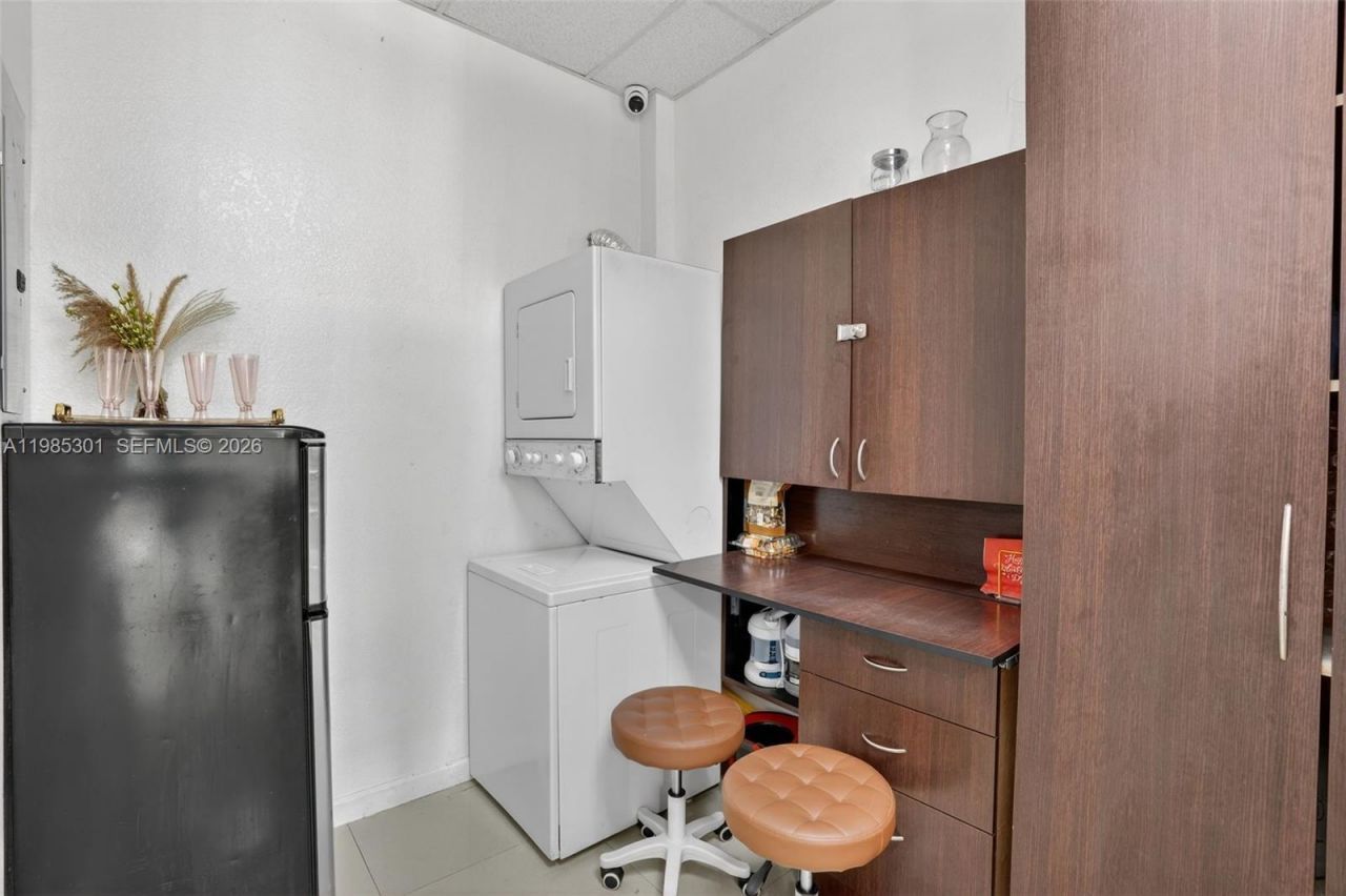 Full Service Beauty Salon On 8 Street, Miami, FL 33184 Photo