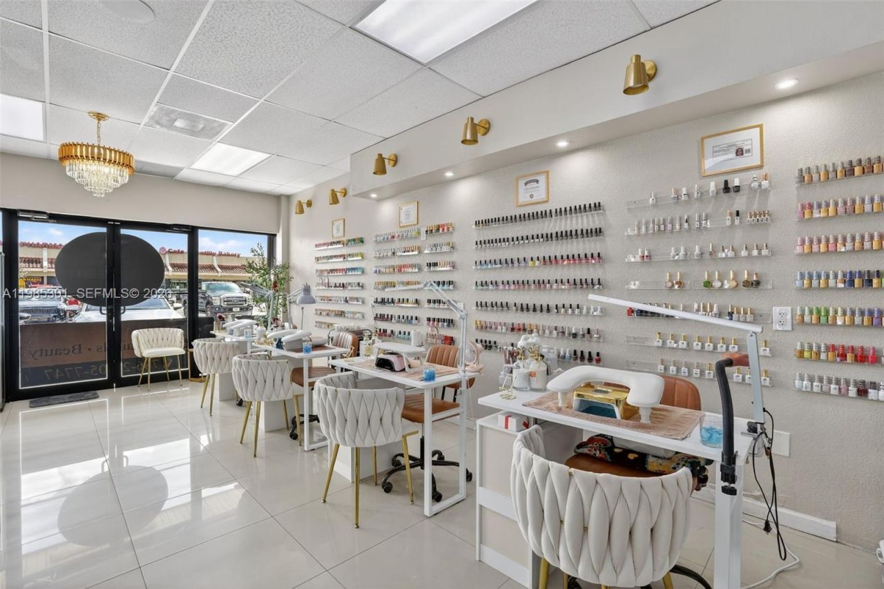 Full Service Beauty Salon On 8 Street, Miami, FL 33184 Photo
