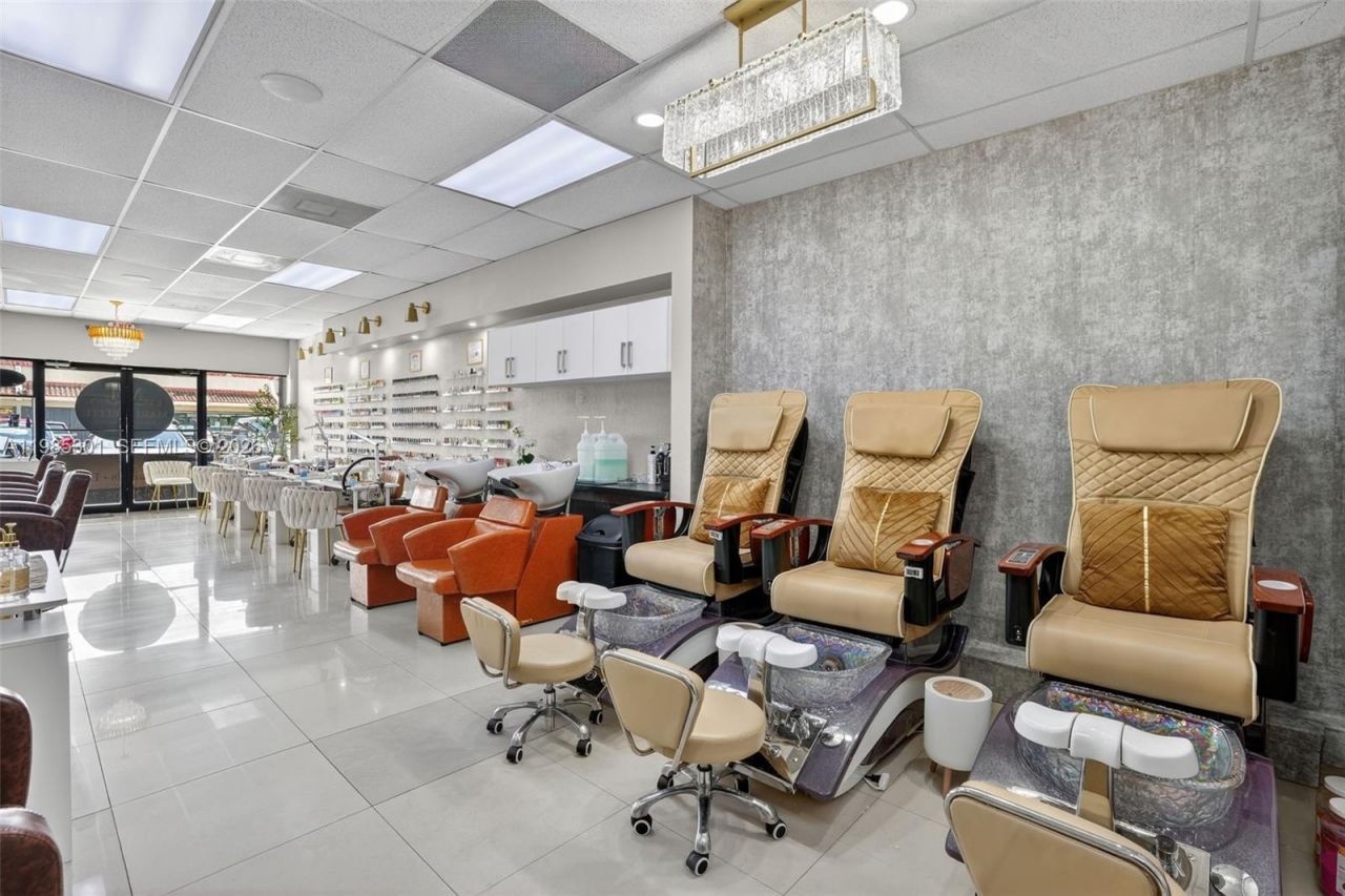 Full Service Beauty Salon On 8 Street, Miami, FL 33184 Photo
