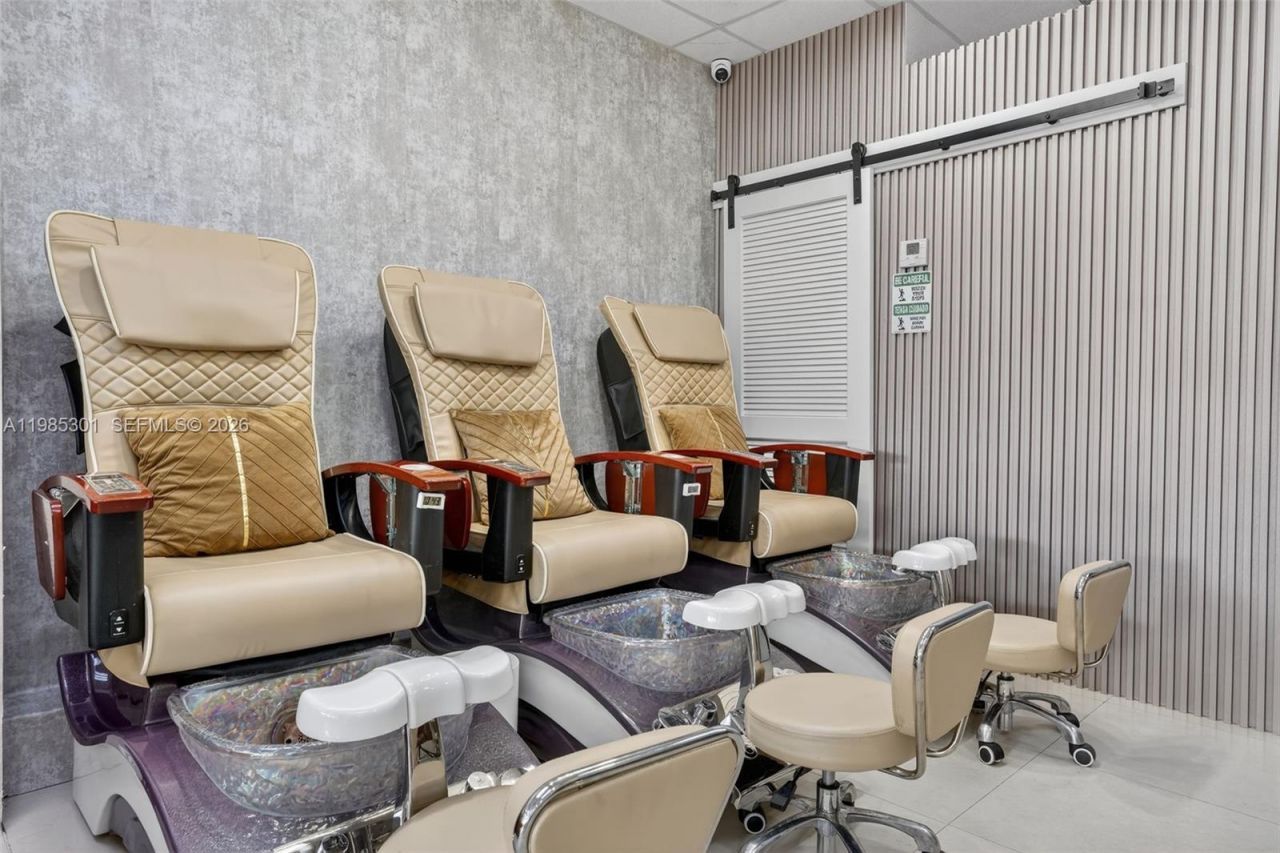 Full Service Beauty Salon On 8 Street, Miami, FL 33184 Photo
