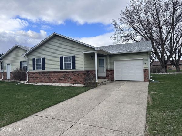 4 Augusta Drive, Bowling Green, OH 43402