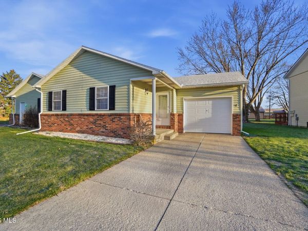 4 Augusta Drive, Bowling Green, OH 43402