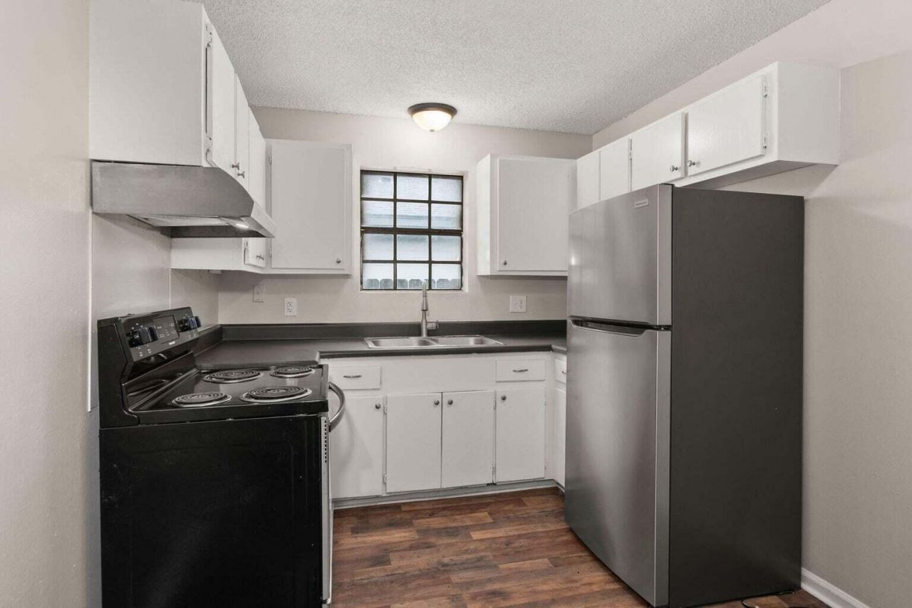 1820 Iris Street Photo 10