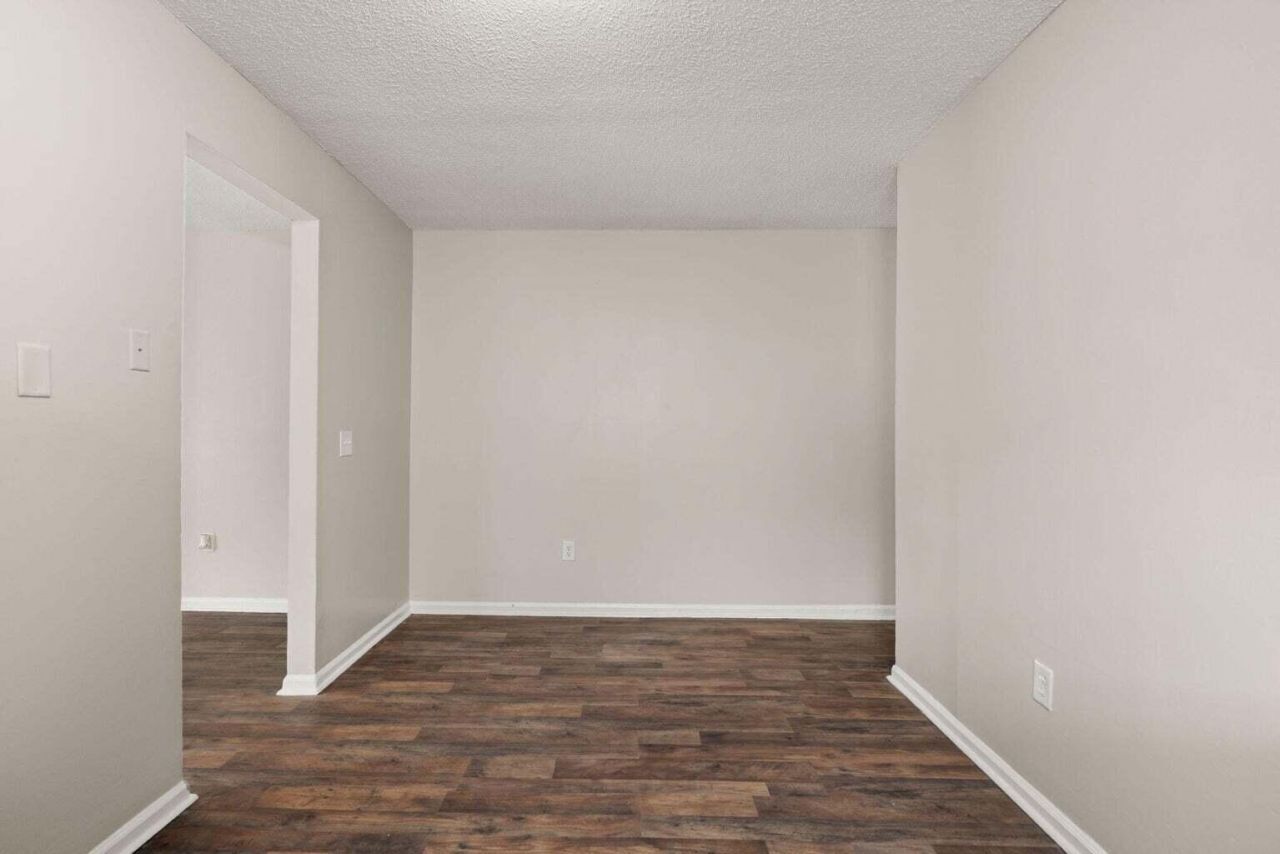 1820 Iris Street Photo 12