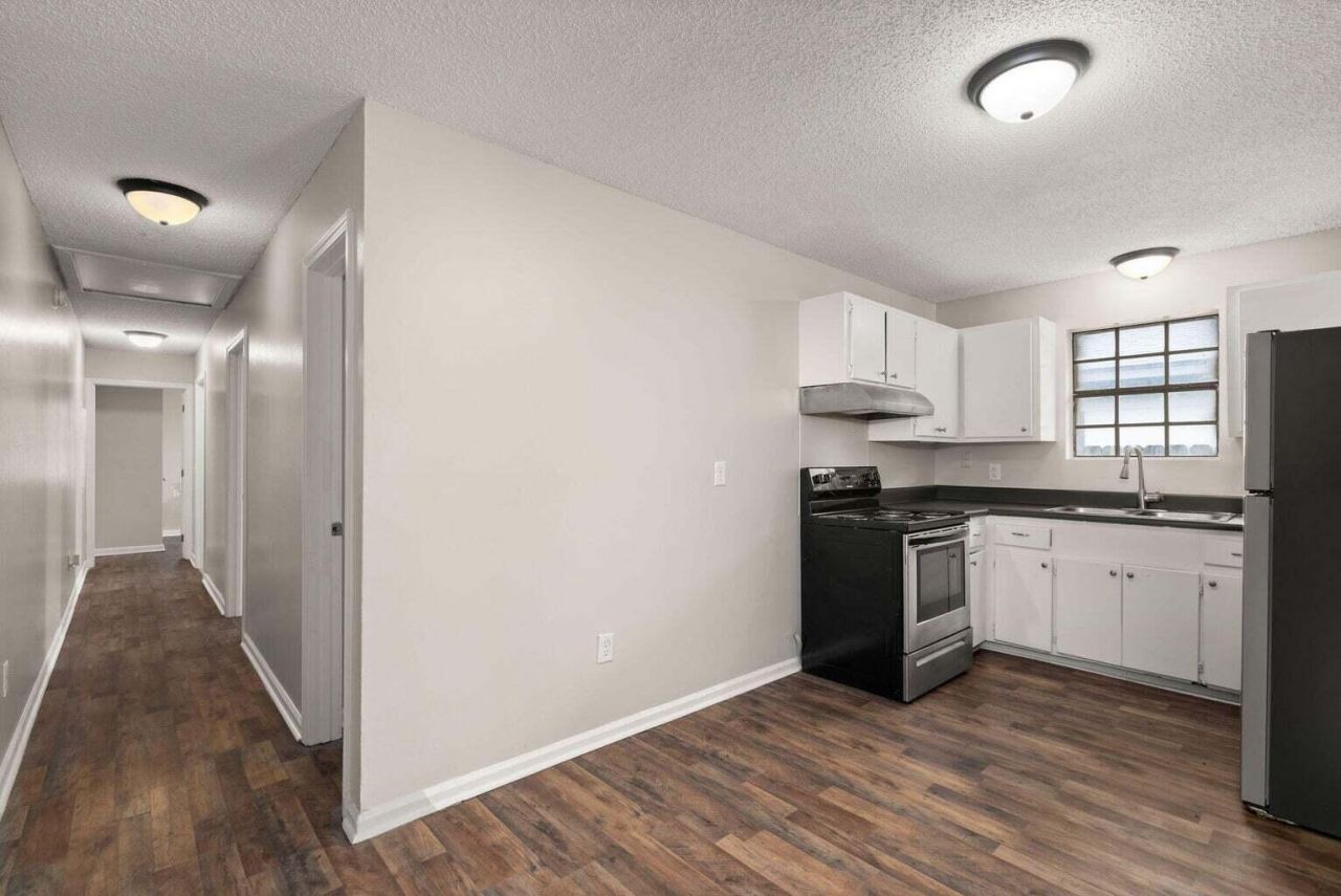 1820 Iris Street Photo 13