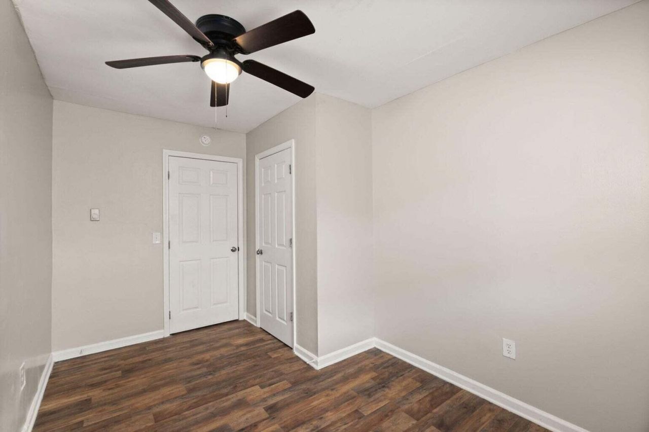 1820 Iris Street Photo 15